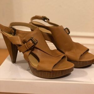 Tan leather heeled sandal